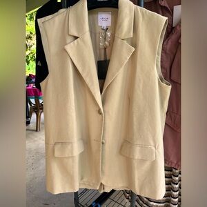 NWT LE Lis linen blend shorts and vest set tan size M